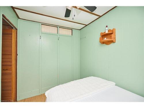 32 Erie Heights Line, Lowbanks, ON - Indoor Photo Showing Bedroom