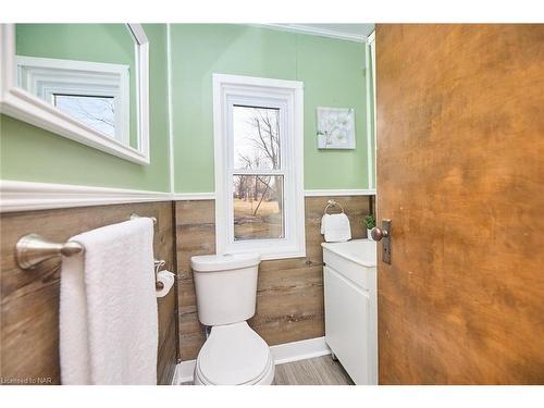 32 Erie Heights Line, Lowbanks, ON - Indoor Photo Showing Bathroom