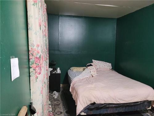 83 Nickel Street, Port Colborne, ON - Indoor Photo Showing Bedroom