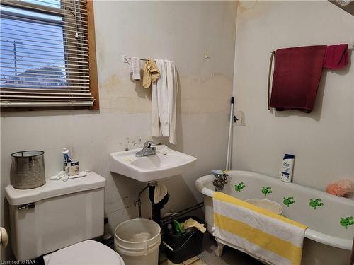 83 Nickel Street, Port Colborne, ON - Indoor Photo Showing Bathroom