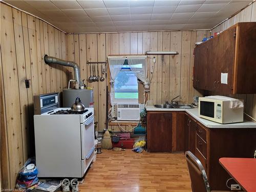 83 Nickel Street, Port Colborne, ON - Indoor Photo Showing Laundry Room