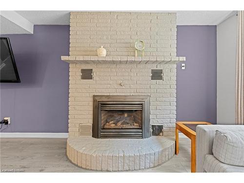 6157 Monterey Avenue, Niagara Falls, ON - Indoor Photo Showing Living Room With Fireplace