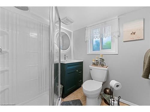 6157 Monterey Avenue, Niagara Falls, ON - Indoor Photo Showing Bathroom