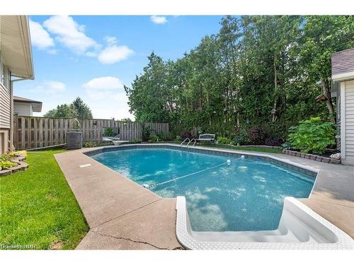 6157 Monterey Avenue, Niagara Falls, ON - Outdoor With In Ground Pool With Backyard