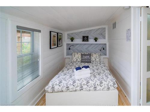 343 Cambridge Road W, Crystal Beach, ON - Indoor Photo Showing Bedroom