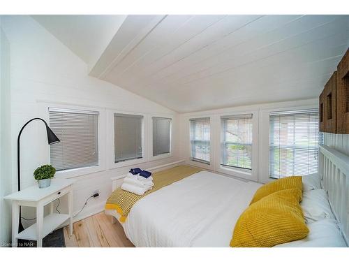 343 Cambridge Road W, Crystal Beach, ON - Indoor Photo Showing Bedroom