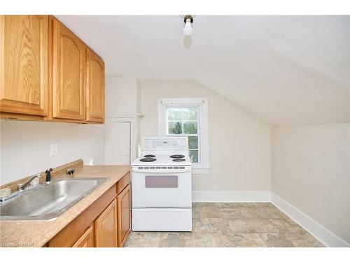 58 Court Street, St. Catharines, ON - Indoor Photo Showing Kitchen