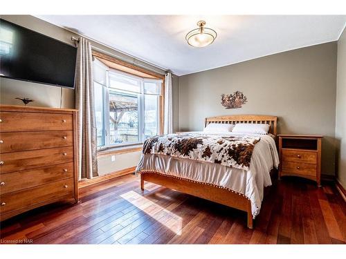 396 Sawmill Road, Pelham, ON - Indoor Photo Showing Bedroom