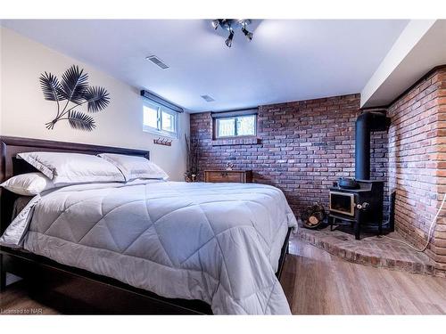 396 Sawmill Road, Pelham, ON - Indoor Photo Showing Bedroom