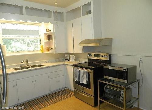 825 Garrison Road, Fort Erie, ON - Indoor Photo Showing Kitchen With Double Sink