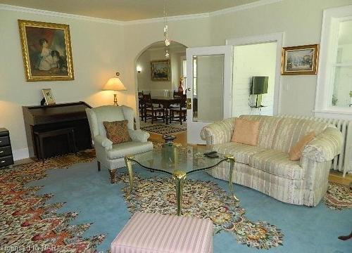 825 Garrison Road, Fort Erie, ON - Indoor Photo Showing Living Room