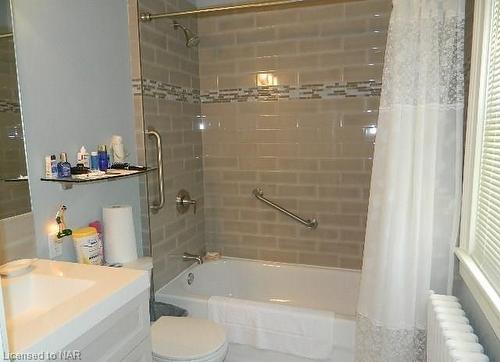 825 Garrison Road, Fort Erie, ON - Indoor Photo Showing Bathroom