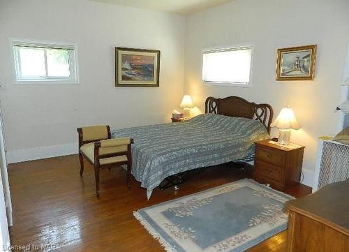 825 Garrison Road, Fort Erie, ON - Indoor Photo Showing Bedroom