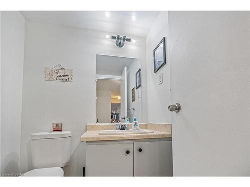 1704-150 Charlton Avenue E, Hamilton, ON - Indoor Photo Showing Bathroom