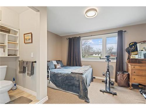 539 Forks Road, Welland, ON - Indoor Photo Showing Bedroom