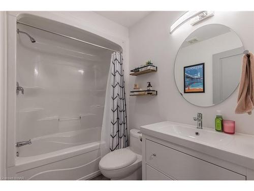9-660 Albert Street, Fort Erie, ON - Indoor Photo Showing Bathroom