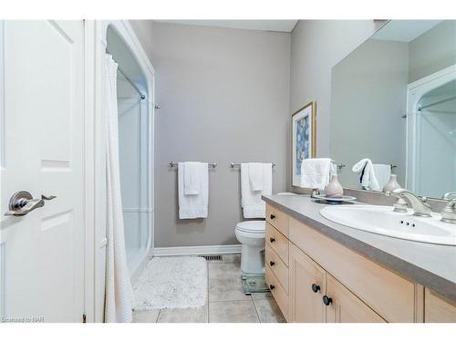 18-5200 Dorchester Road, Niagara Falls, ON - Indoor Photo Showing Bathroom