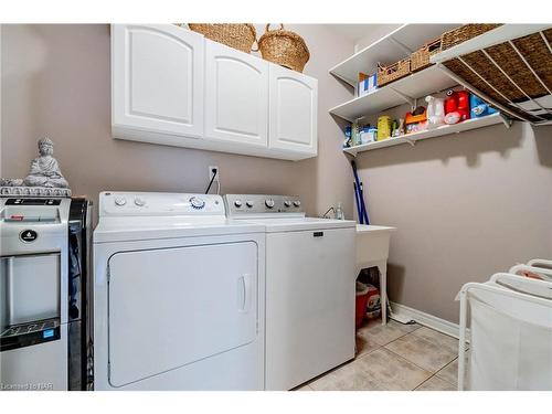 18-5200 Dorchester Road, Niagara Falls, ON - Indoor Photo Showing Laundry Room
