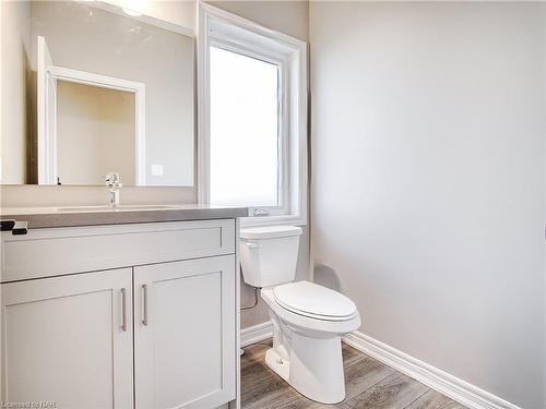 3352 Willguard Court, Niagara Falls, ON - Indoor Photo Showing Bathroom