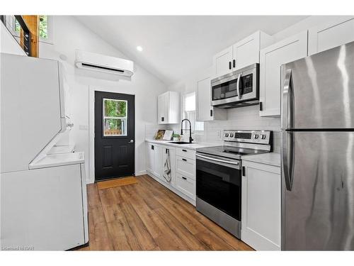 323 Oxford Avenue, Crystal Beach, ON - Indoor Photo Showing Kitchen With Stainless Steel Kitchen