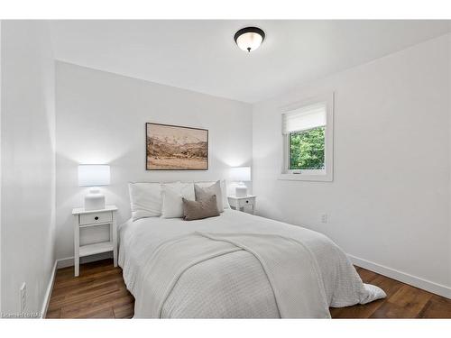 323 Oxford Avenue, Crystal Beach, ON - Indoor Photo Showing Bedroom