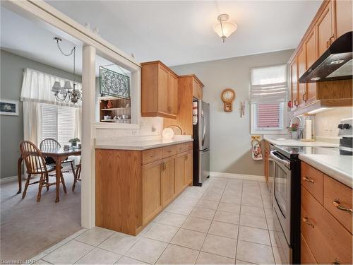 2290 Stonehaven Avenue, Niagara Falls, ON - Indoor Photo Showing Kitchen
