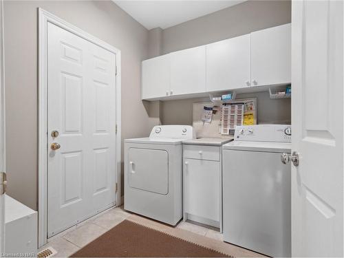 2290 Stonehaven Avenue, Niagara Falls, ON - Indoor Photo Showing Laundry Room