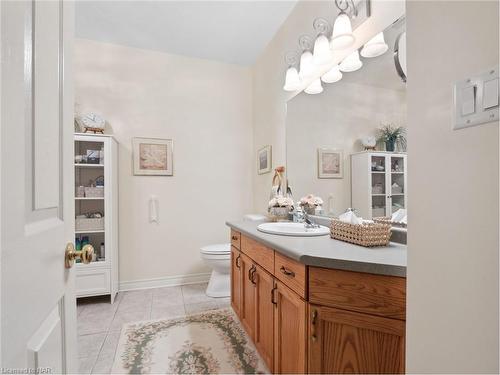 2290 Stonehaven Avenue, Niagara Falls, ON - Indoor Photo Showing Bathroom