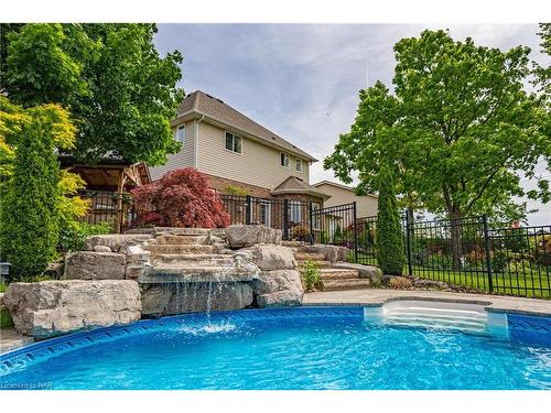 4472 Kathleen Crescent, Niagara Falls, ON - Outdoor With In Ground Pool With Backyard
