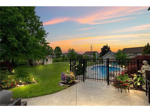 4472 Kathleen Crescent, Niagara Falls, ON - Outdoor With In Ground Pool With View