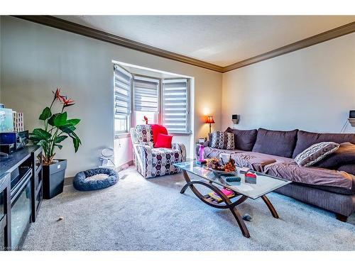 25 Cunningham Street, Thorold, ON - Indoor Photo Showing Living Room