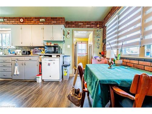25 Cunningham Street, Thorold, ON - Indoor Photo Showing Kitchen