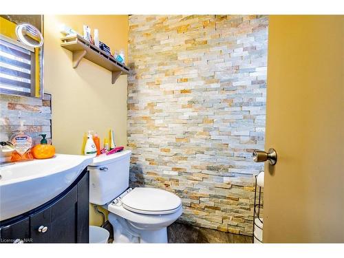 25 Cunningham Street, Thorold, ON - Indoor Photo Showing Bathroom