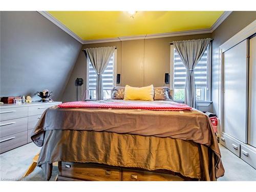 25 Cunningham Street, Thorold, ON - Indoor Photo Showing Bedroom