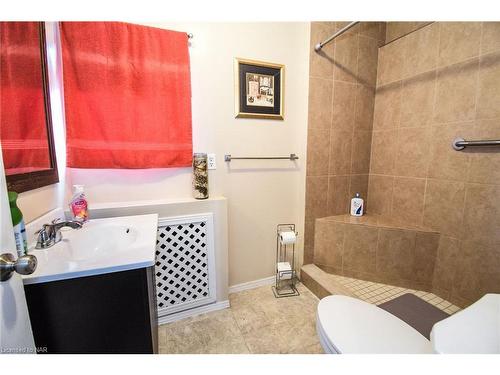 603 Lincoln Street, Welland, ON - Indoor Photo Showing Bathroom