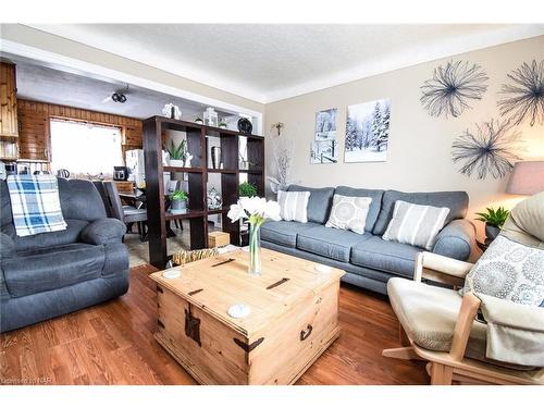 603 Lincoln Street, Welland, ON - Indoor Photo Showing Living Room