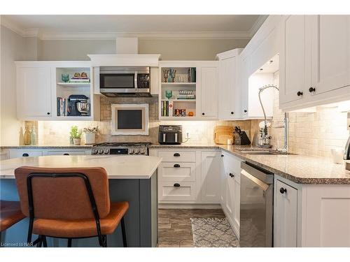 137 Geneva Street, St. Catharines, ON - Indoor Photo Showing Kitchen With Upgraded Kitchen