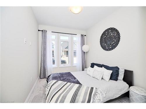 11-4311 Mann Street, Niagara Falls, ON - Indoor Photo Showing Bedroom