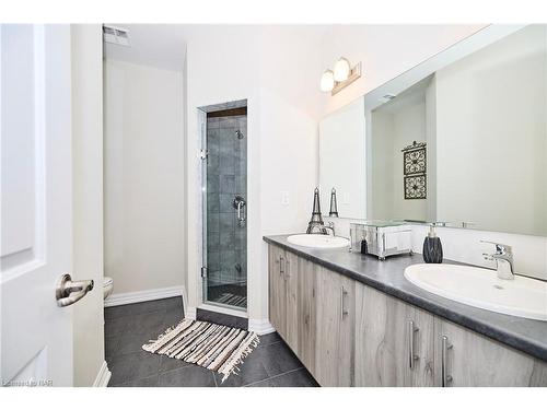 11-4311 Mann Street, Niagara Falls, ON - Indoor Photo Showing Bathroom