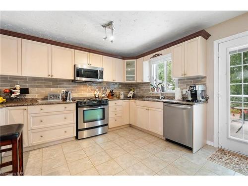 3808 Farr Avenue, Ridgeway, ON - Indoor Photo Showing Kitchen