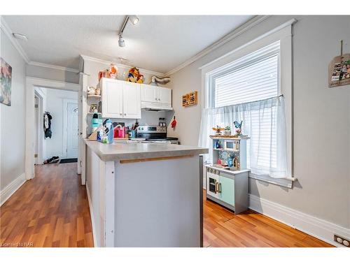 40 Chaplin Avenue, St. Catharines, ON - Indoor Photo Showing Kitchen
