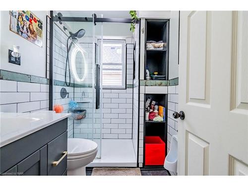 40 Chaplin Avenue, St. Catharines, ON - Indoor Photo Showing Bathroom