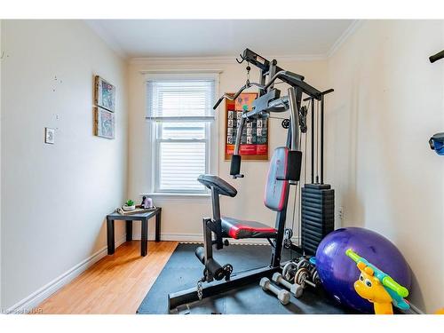 40 Chaplin Avenue, St. Catharines, ON - Indoor Photo Showing Gym Room