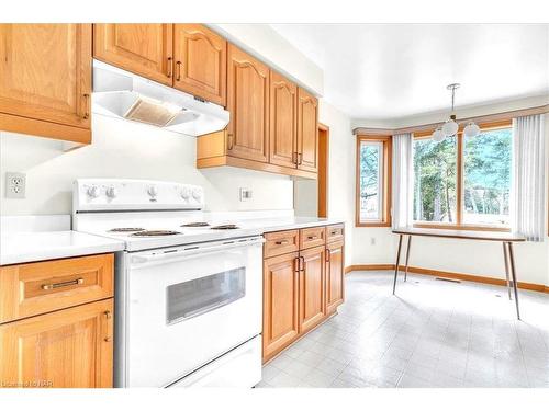 1138 Lakeshore Road W, St. Catharines, ON - Indoor Photo Showing Kitchen