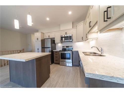 12-7138 Parsa Street, Niagara Falls, ON - Indoor Photo Showing Kitchen With Double Sink