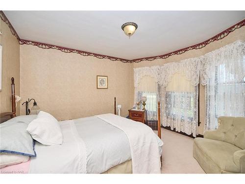 17 Bowen Road, Fort Erie, ON - Indoor Photo Showing Bedroom