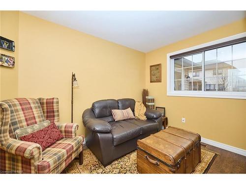 3631 River Trail, Stevensville, ON - Indoor Photo Showing Living Room