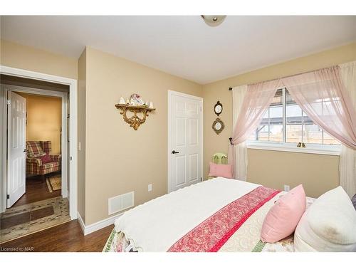 3631 River Trail, Stevensville, ON - Indoor Photo Showing Bedroom