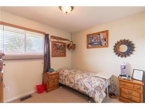 1 Armour Drive, Welland, ON - Indoor Photo Showing Bedroom