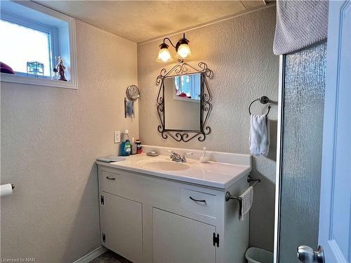 1 Armour Drive, Welland, ON - Indoor Photo Showing Bathroom